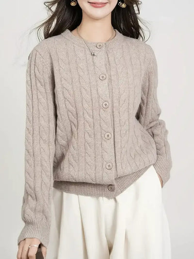 Damen-Strickjacke mit Knopfleiste und Zopfmuster