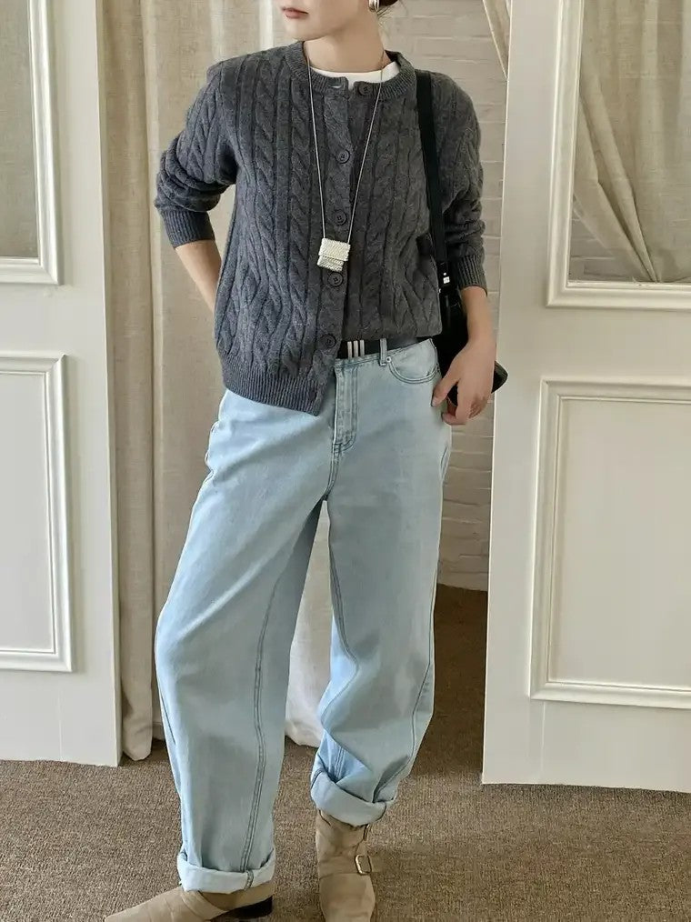 Damen-Strickjacke mit Knopfleiste und Zopfmuster