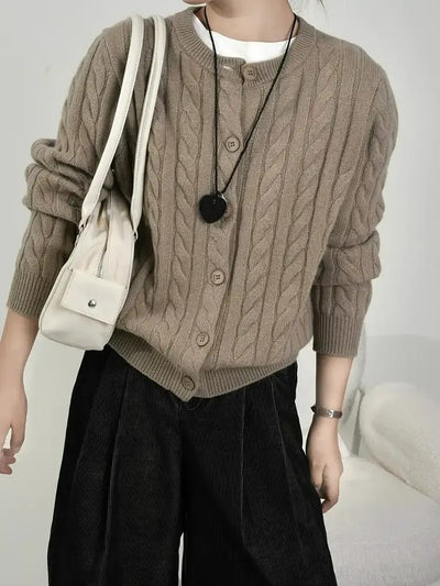 Damen-Strickjacke mit Knopfleiste und Zopfmuster