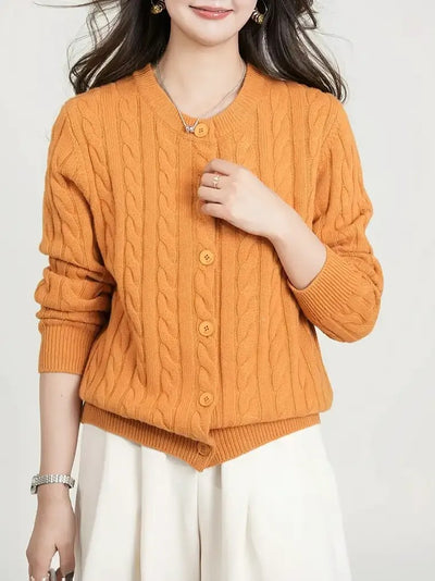 Damen-Strickjacke mit Knopfleiste und Zopfmuster
