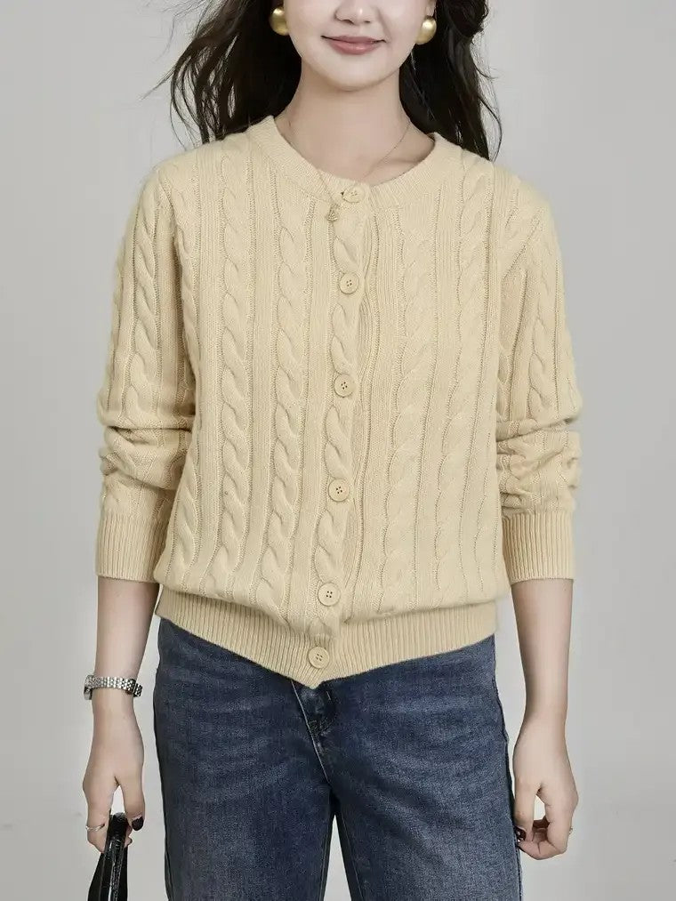 Damen-Strickjacke mit Knopfleiste und Zopfmuster