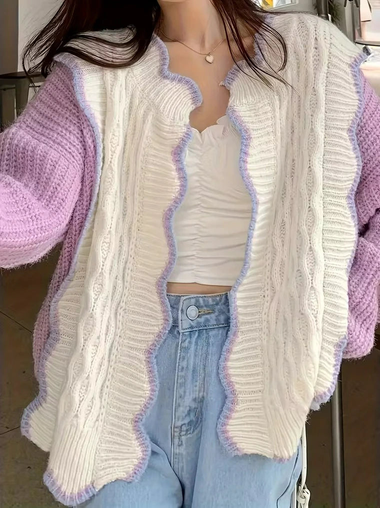 Damen Colourblock-Strickjacke mit Wellensaum und Zopfmuster-Detail