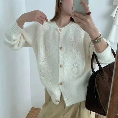 Damen Strickjacke mit Gesticktem Blumenmuster und Knöpfen