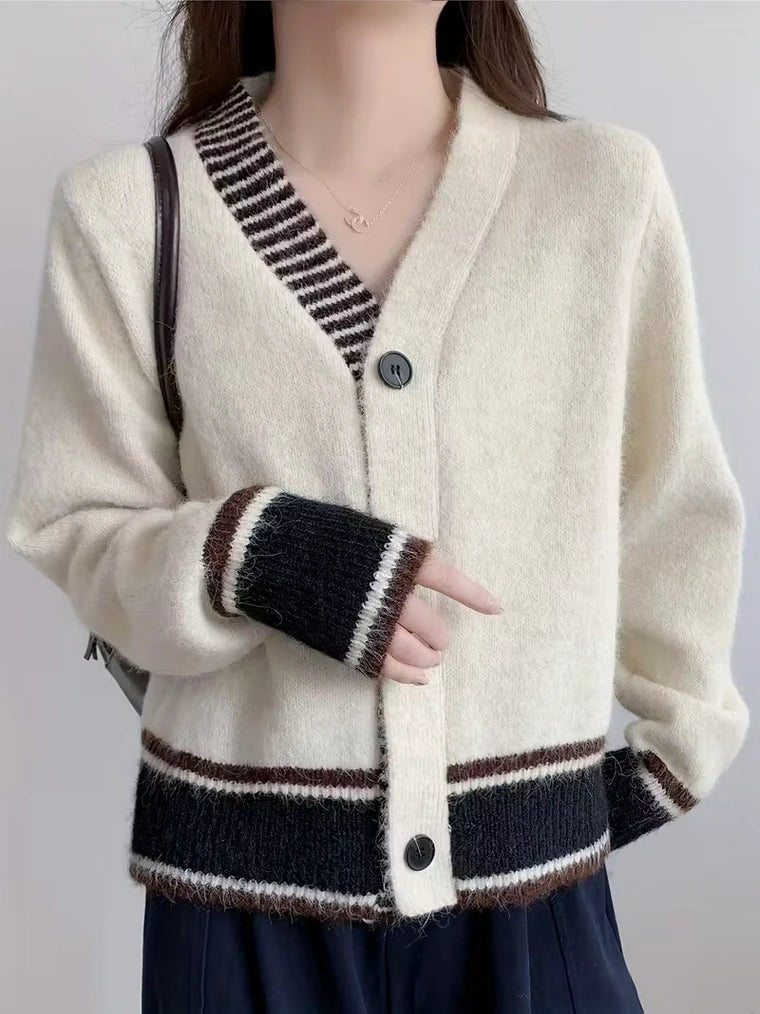 Damen Strickjacke mit Streifenbesatz und Knöpfen