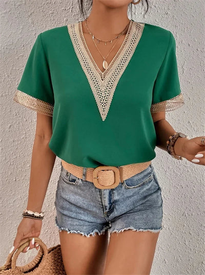 Damen Sommerbluse mit V-Ausschnitt und bestickten Details