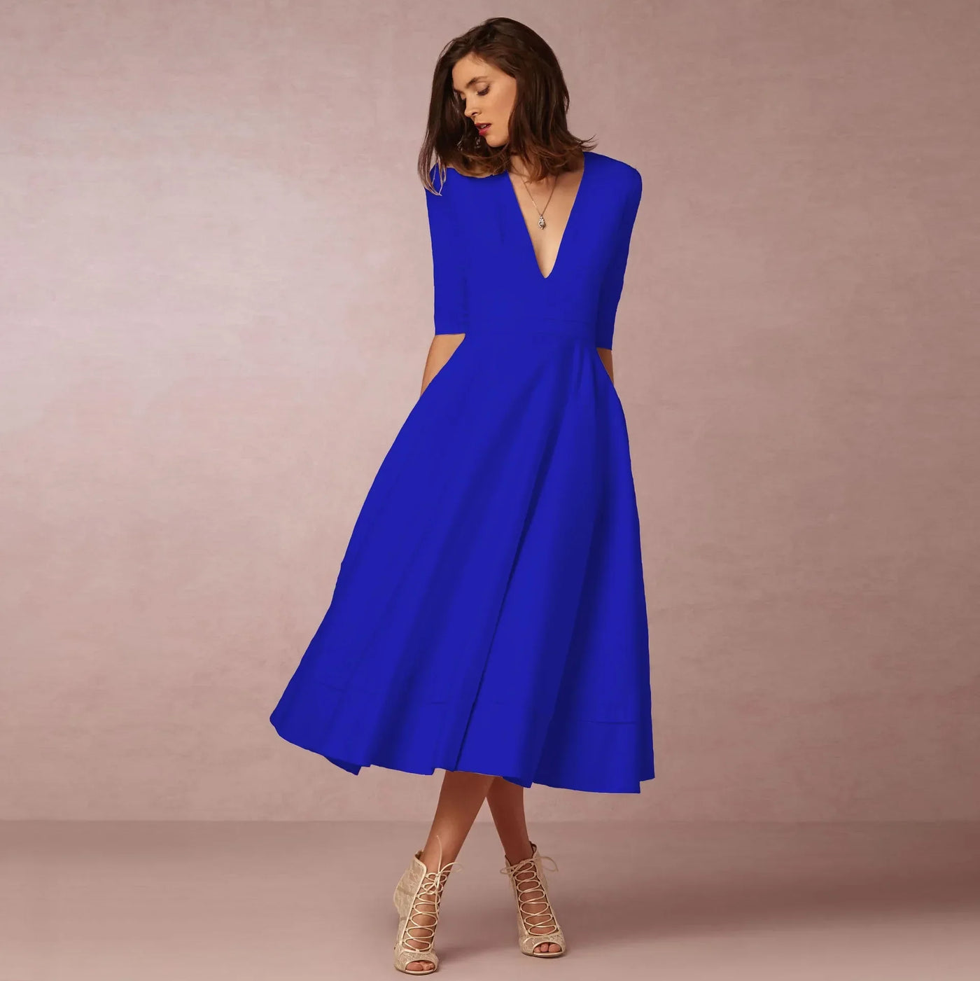 Damen Midikleid für den Sommer mit tiefem V-Ausschnitt