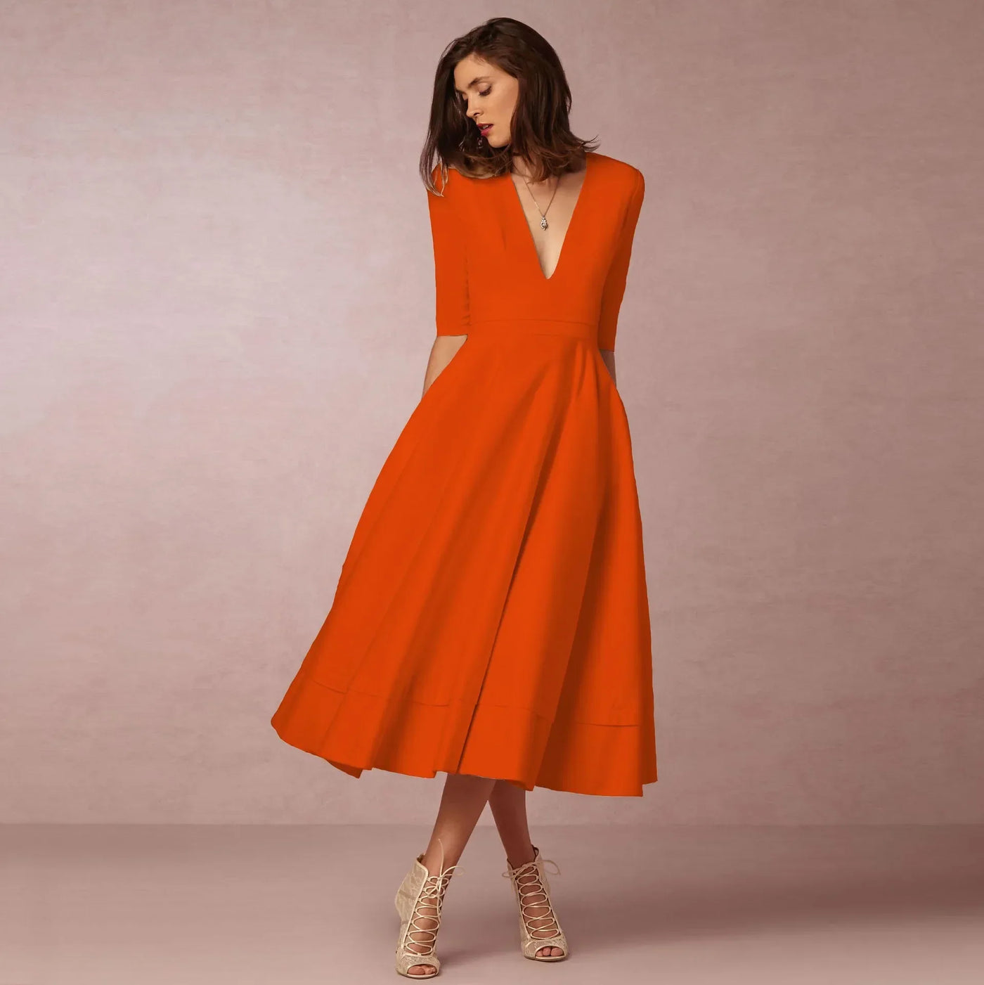 Damen Midikleid für den Sommer mit tiefem V-Ausschnitt