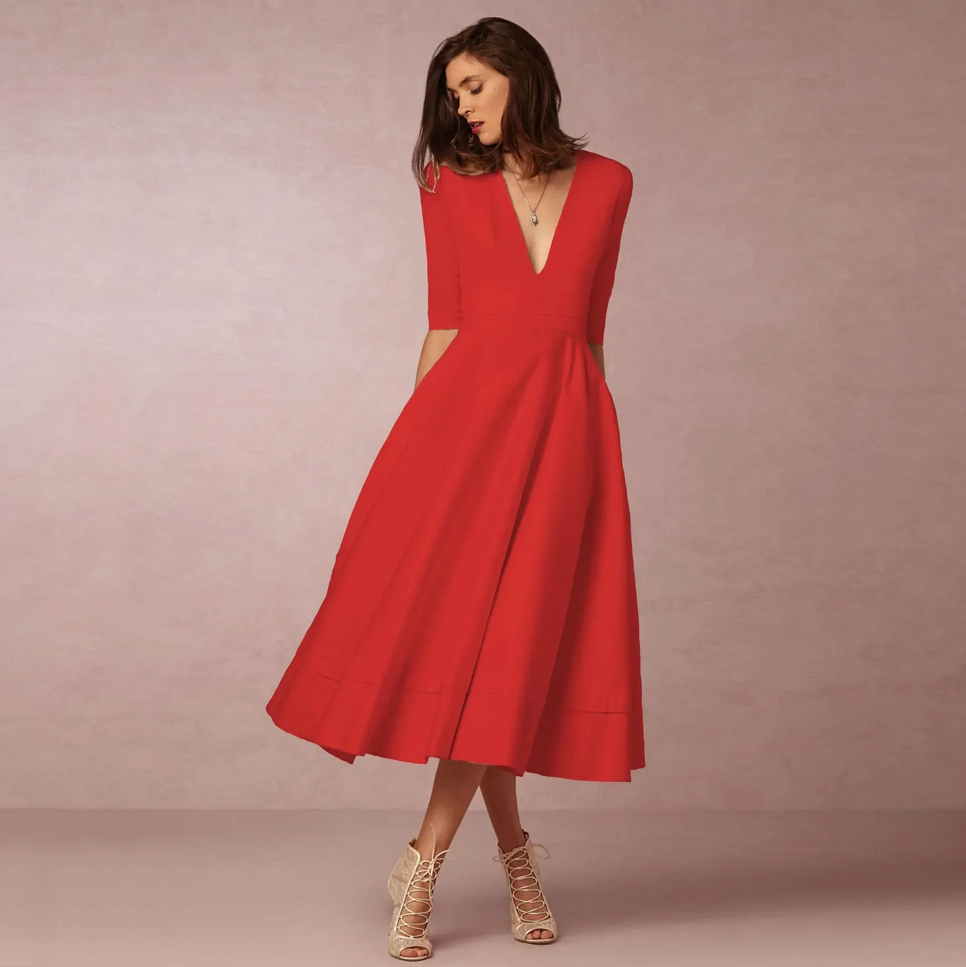 Damen Midikleid für den Sommer mit tiefem V-Ausschnitt