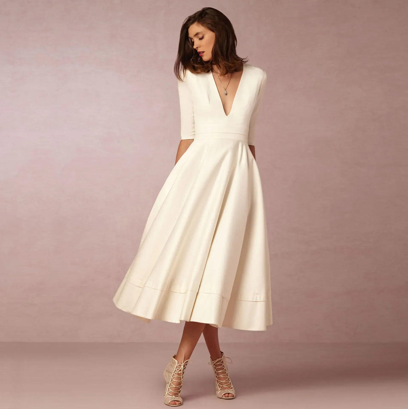 Damen Midikleid für den Sommer mit tiefem V-Ausschnitt