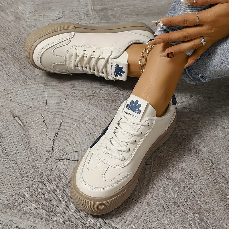 Damen-Sneaker mit Schnürverschluss und dicker Sohle