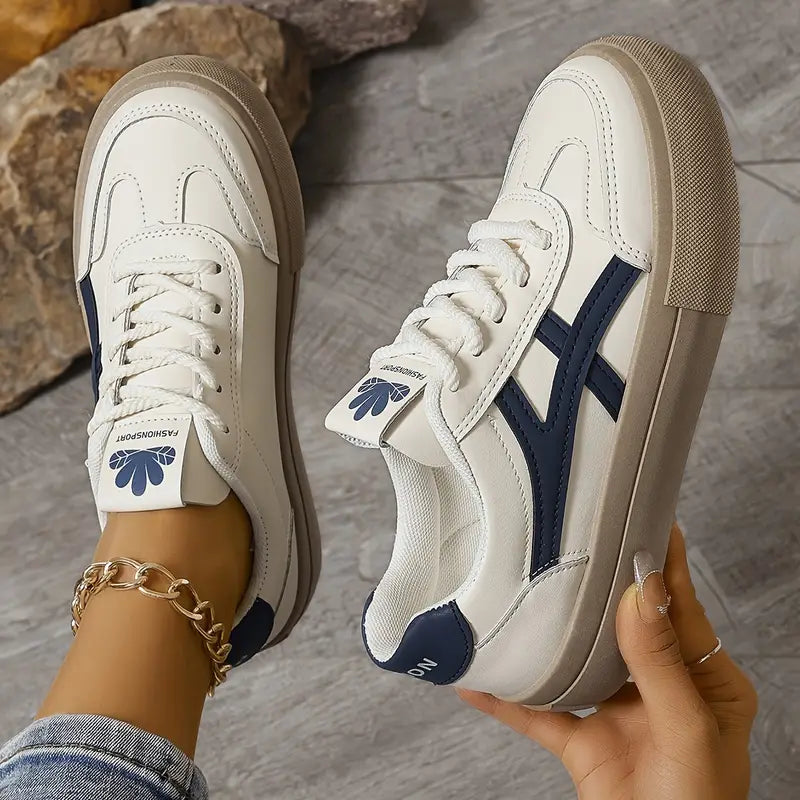 Damen-Sneaker mit Schnürverschluss und dicker Sohle