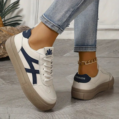 Damen-Sneaker mit Schnürverschluss und dicker Sohle