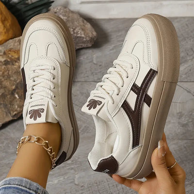Damen-Sneaker mit Schnürverschluss und dicker Sohle
